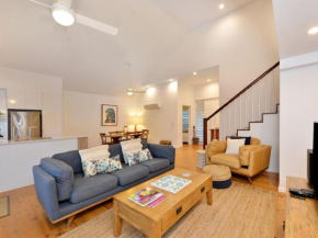 Beach Villa - a Short Walk to Town & Beach, Port Douglas